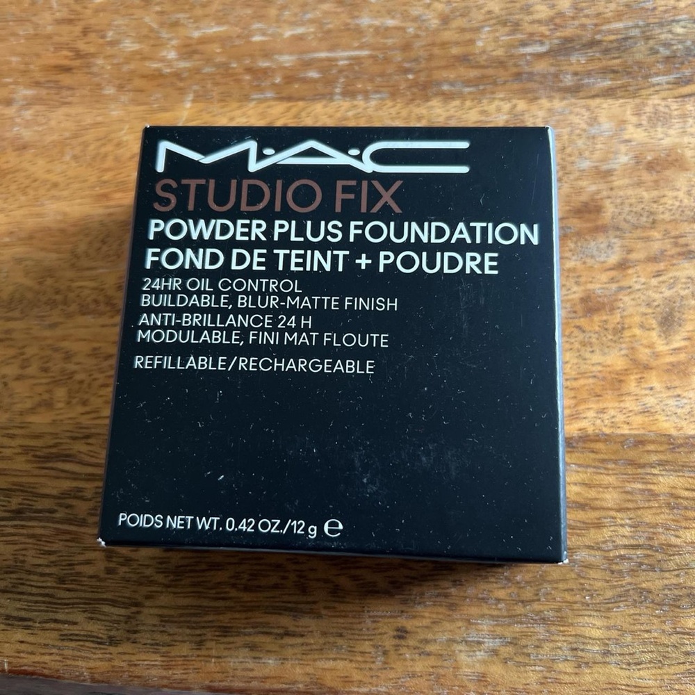 MAC Cosmetics Brown Powder Foundation